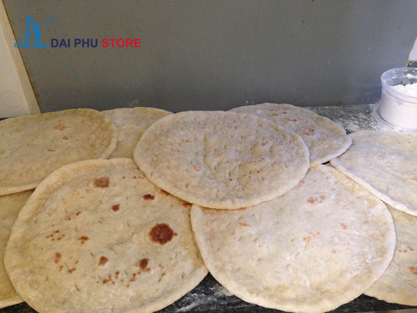 C&oacute; thể sử dụng m&aacute;y c&aacute;n đế Pizza 